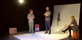 “Die Wunderübung” zurück auf der Bühne Eine Szene aus dem Stück. Foto: Kleines Theater Nebenan (2023)