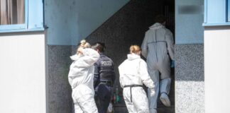 Neuer Mieter soll Vermieter im Treppenhaus erstochen haben Beamte der Spurensicherung wurden am Samstag zu einem Wohnhaus in Köln-Ehrenfeld gerufen.