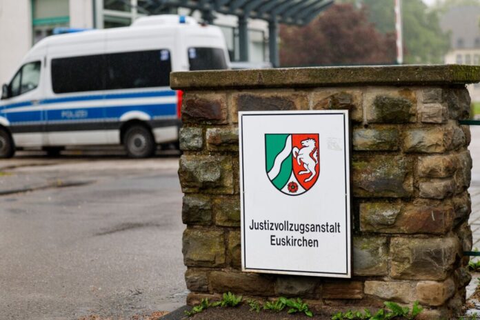 Ermittlungen nach Skandal in JVA Euskichen Im Fall um mutmaßliche Korruption in der JVA Euskirchen kommen neue Details ans Licht. (Archivbild)