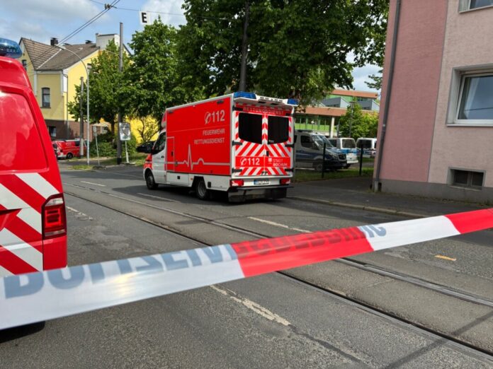 Amokalarm an Schule - Polizei sieht keine Gefahr Ein Amokalarm an einer Schule hat in Bochum einen Einsatz von Polizei und Feuerwehr ausgelöst.