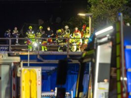 Zwei Menschen von Zug erfasst und verletzt Die beiden Personen wurden von einem Zug erfasst.