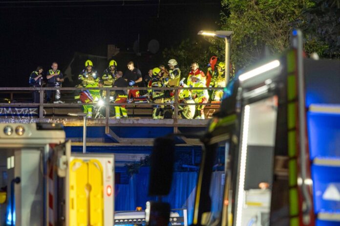 Unfall auf Bahngleis in Oberhausen Die beiden Personen wurden von einem Zug erfasst.