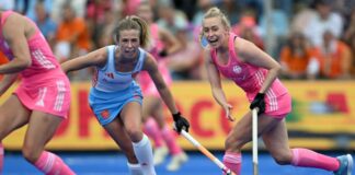 Düsseldorfer Damen sind deutsche Feldhockey-Meisterinnen Nationalspielerin Sara Strauss (r.) erzielte die Führung für ihren Düsseldorfer HC im DM-Finale.