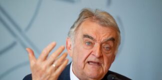 Keine Minister-Kurse für Führungsqualifikationen Nordrhein-Westfalens Innenminister Herbert Reul (CDU) setzt sich durch in seinem Haus - das trifft nicht bei allen seinen Beamten auf Beifall. (Archivbild)