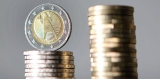 Besoldungsplus 2026: Beamte profitieren mehr als Angestellte Die jüngste Tarifrunde bringt für die Landesregierung einige Rechenaufgaben mit sich, um zu einer fairen Besoldung für alle zu kommen. (Symbolbild)