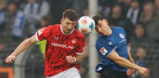 VfL Bochum holt Mittelstürmer Hanslik aus Kaiserslautern Daniel Hanslik (l) soll die Angriffsflexibilität beim VfL Bochum erweitern. (Archivbild)