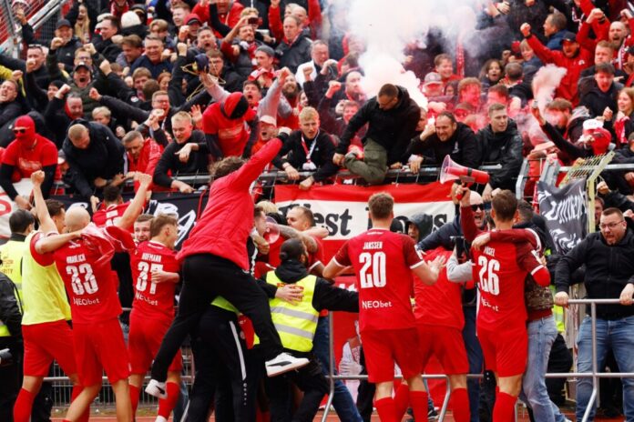 SSV Ulm 1846 - Rot-Weiss Essen Rot-Weiss Essen steht in der Relegation zur 2. Liga