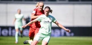SGS Essen steigt nach 22 Jahren aus der Bundesliga ab Die Wege trennen sich: In der Liga werden Lena Ostermeier (r) und die SGS Essen nicht mehr auf Bayerns Pernille Harder treffen. (Archivbild)