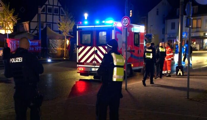 Streit auf Stadtfest: 16-Jähriger mit Messer schwer verletzt Bei einem Stadtfest in Herdecke ist ein 16-Jähriger mutmaßlich mit einem Messer verletzt worden.