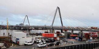 Leverkusener Rheinbrücke soll per Drohne enteist werden Eine Drohne soll künftig die Pylonen und Seile enteisen. (Archivfoto)