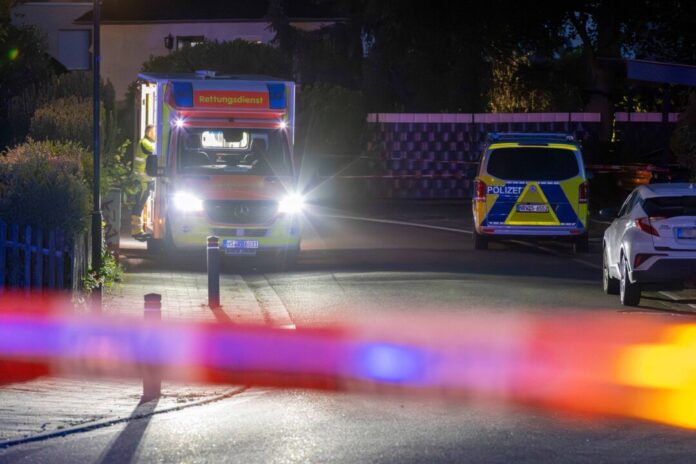 Großfahndung nach tödlichen Schüssen auf Mann Nach tödlichen Schüssen in Wassenberg wird nun mit Phantombildern nach den Tätern gefahndet (Archivbild).