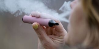 Brandenburg und NRW wollen schnelles Verbot von Einweg-Vapes Die Konferenz der Umweltministerinnen und Umweltminister der Länder beschäftigt sich mit Einweg-E-Zigaretten. (Archivbild)