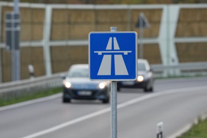 Autobahn - Symbolbild An der A40 bei Dortmund kommt es zu Einschränkungen (Archivbild)