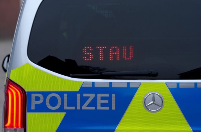 Landespolizei Schleswig-Holstein Nach einem Unfall ist die A4 bei Olpe Richtung Köln gesperrt. (Symbolbild)