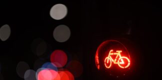 Radfahrer nach Unfall mit Faustschlag attackiert und beraubt Ein Zusammenprall zwischen einem Radfahrer und einem Fußgänger findet am Wochenende in Ahlen kein gutes Ende. (Symbolbild)