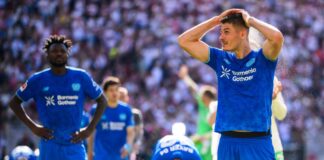 Kapitän hinterfragt Charakter: Drohkulisse für Leverkusen Frust in der Kurve: Bayer verliert in Stuttgart.