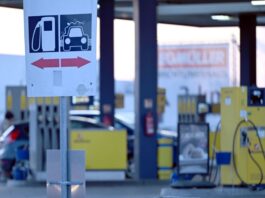 Mehr als 400 Tankstellen verstoßen gegen 12-Uhr-Regel In Bayern hat der Auswertung zufolge rund jede vierte Tankstelle gegen die 12-Uhr-Regel verstoßen, in NRW lediglich knapp jede Siebte (Archivbild).