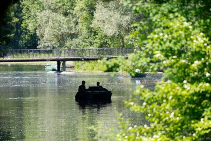 Sommerliches Wetter in Bonn Zu Beginn der neuen Woche scheint in Nordrhein-Westfalen weiterhin die Sonne.