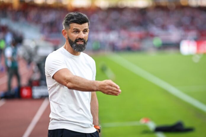 Miron Muslic Schalke-Coach Miron Muslic will seine beste Elf ins Spiel schicken. (Archivbild)