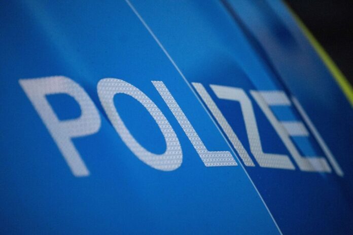 Mann ertrinkt im Möhnesee Ein Angler ist am Freitag von seinem Schlauchboot in den Möhnesee gestürzt. Er wurde in die Tiefe gezogen und starb. (Archivbild)