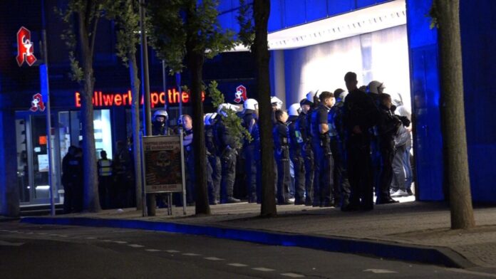 Auseinandersetzung in Innenstadt von Euskirchen Der Einsatz war in der Spiegelstraße.