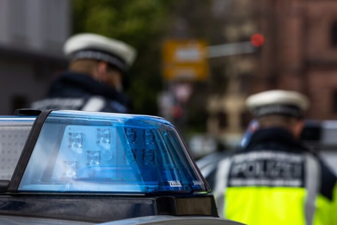 Geldautomatensprenger setzen Gebäude in Brand Nach der Sprengung sicherte die Polizei vor Ort Spuren. (Symbolbild)