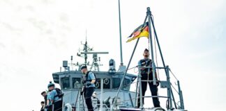 Militärbischof Overbeck für Wehrpflicht und Hormus-Einsatz Der deutsche Militärbischof plädiert für eine deutsche Beteiligung an einem möglichen Einsatz an der Straße von Hormus. (Archivbild)