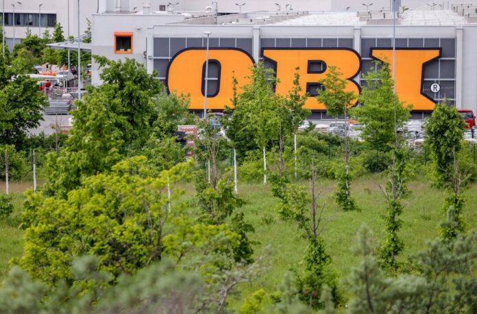 Obi Baumarkt Der BGH befasst sich mit der Farbe Orange, die Obi schützen lassen will. (Archivbild)