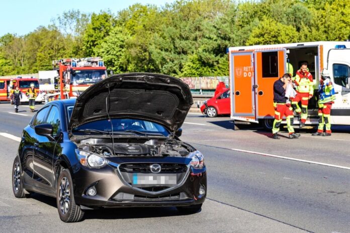 Verkehrsunfall auf der Autobahn 45 Sieben Menschen wurden am Freitagmorgen bei einem Unfall auf der A 45 verletzt.
