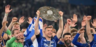 Baumann sieht gute Chancen auf Dzeko-Verbleib Edin Dzeko soll noch ein Jahr Bundesliga mit Schalke spielen. (Archivbild)