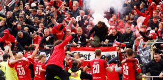Mit Helmut Rahn und 70er-Schlager: Essen heiß auf Relegation Essener Jubel nach dem Siegtreffer in der Nachspielzeit in Ulm am vergangenen Samstag. (Archivbild)