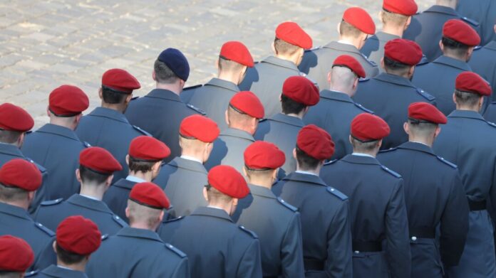 Bundeswehrrekruten Für den Aufbau zusätzlicher Rekruten eröffnet die Bundeswehr auch in Nordrhein-Westfalen neue Musterungszentren. (Archivbild)