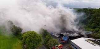 Feuer in Produktionshalle im Kreis Unna gelöscht Im Kreis Unna hat eine Produktionshalle über Stunden hinweg gebrannt.