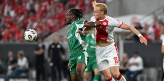Essener Hüning motzt wegen Futkeu: «Komplett lächerlich» Sie lieferten sich ein hartes Duell: Noel Futkeu (l) und Ben Hüning.