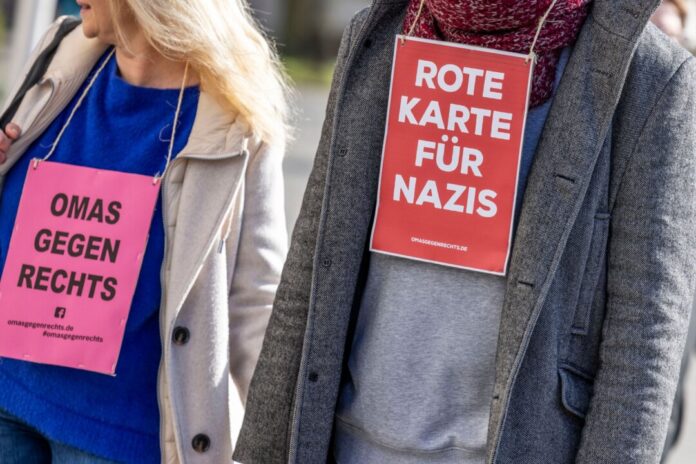 Demonstration gegen Rechts Rund 4.500 Menschen werden bei den Gegendemos erwartet. (Symbolbild)