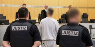 Geständnis im Prozess um Politiker-Todeslisten Der Angeklagte soll eine Plattform im Darknet programmiert haben.