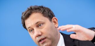 «Wir brauchen nun wirklich keine Tipps von Donald Trump», sagt SPD-Chef Lars Klingbeil. (Archivbild)