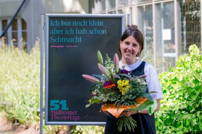 «Herzkopfüber» gewinnt Kinder-Theaterpreis Ein Stück über den Umgang mit der Krebserkrankung der eigenen Mutter gewinnt den Kinder-Wettbewerb bei den Theatertagen in Mülheim/Ruhr.