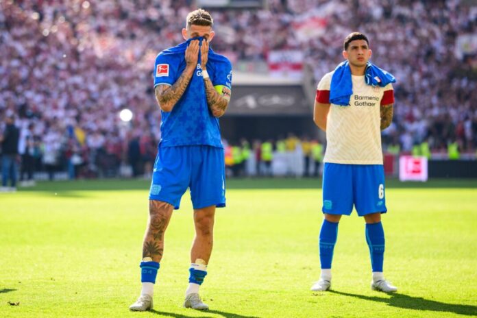 VfB Stuttgart - Bayer 04 Leverkusen Robert Andrich (l.) war nach Leverkusens Niederlage in Stuttgart frustriert.