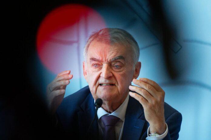 Pressekonferenz mit Landesinnenminister Reul «Beim letzten Mal war Palantir alleine unterwegs. Ich vermute, dass wir dieses Mal mehr Firmen zur Auswahl haben werden», sagte NRW-Innenminister Herbert Reul (CDU).