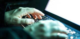 Jugendlicher soll Daten von Online-Kunden ausgespäht haben 15-Jähriger in Wuppertal unter Cybercrime-Verdacht. (Symbolbild)