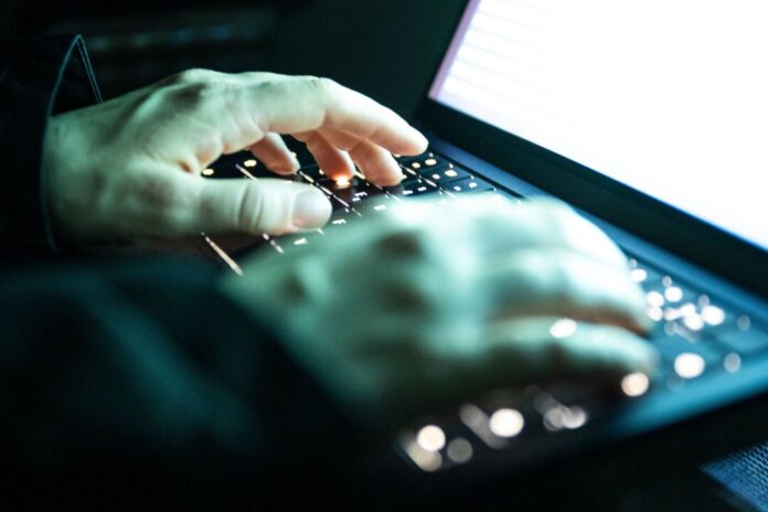 Cyberkriminalität 15-Jähriger in Wuppertal unter Cybercrime-Verdacht. (Symbolbild)