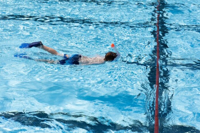 Schwimmen im Freibad Endlich wieder draußen baden: Viele Schwimmer haben dem Beginn der Freibad-Saison entgegengefiebert. (Archivbild)