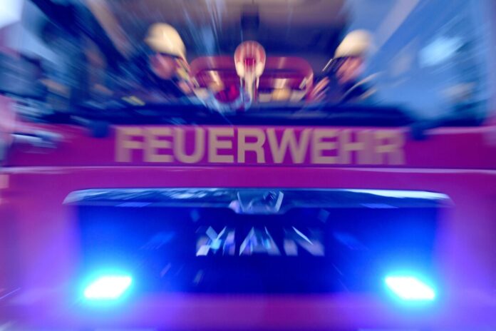 Freiwillige Feuerwehr Nach einem Unfall im Chemieunterricht musste die Feuerwehr anrücken. (Symbolbild)