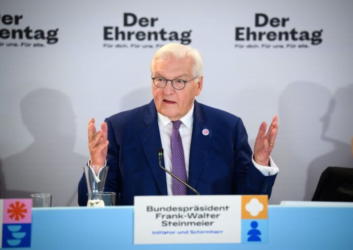 Bundespräsident Steinmeier stellt „Ehrentag“ vor Bundespräsident Steinmeier kommt im Rahmen seiner Grundgesetz-Mitmachaktion «Ehrentag» nach Dorsten
