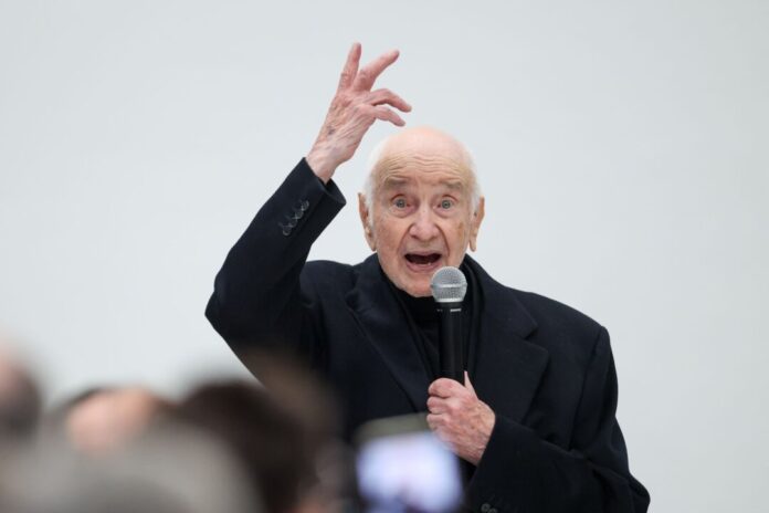 Ausstellung mit Werken von Mueller-Stahl eröffnet Der 95-Jährige ist Maler, Schauspieler und Musiker.