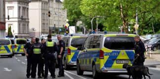 Sechs Verletzte nach Massenschlägerei in Wuppertal Die Polizei musste zwei streitende Gruppen in Wuppertal trennen.