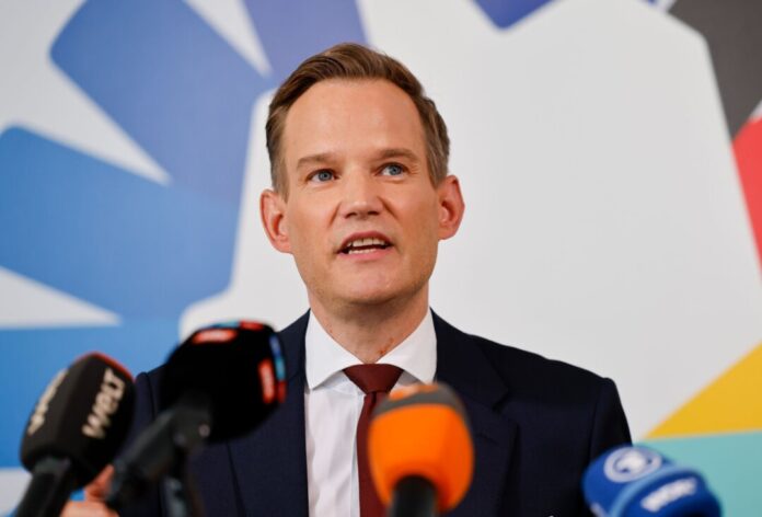 Pressekonferenz mit dem Bundesdrogenbeauftragten Streeck Streeck fordert unter anderem eine Erhöhung der Tabaksteuer.