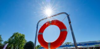 Der Sommer kann kommen – Viele Freibäder in NRW öffnen Bei strahlendem Sonnenschein startete im Grugabad in Essen die diesjährige Freibadsaison.