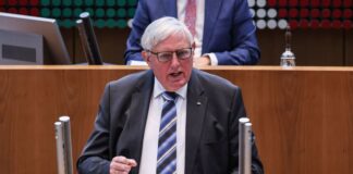 NRW pocht auf Tariflöhne trotz Spardrucks bei Krankenhäusern NRW-Gesundheitsminister Laumann warnt vor zu harten Sparmaßnahmen für die Kliniken.